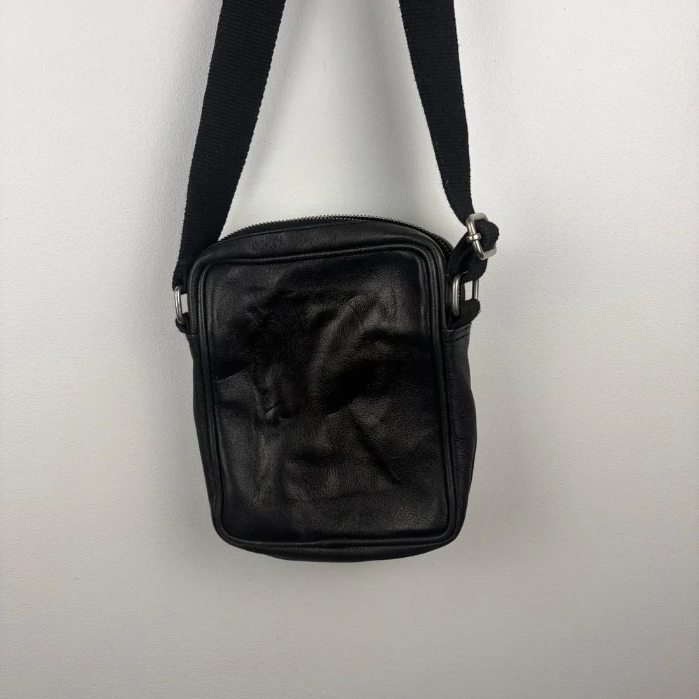Bolongaro Trevor Mens Black Pebbled Leather Crossbody Messenger Bag Small